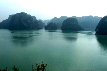 Sailing in Ha Long Bay