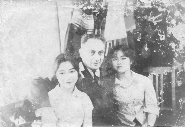 Thuy Huong, Vi Ha, Papa truoc gio bieu dien o Leningrad