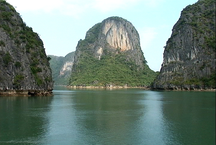 Long Sail in Ha Long Bay